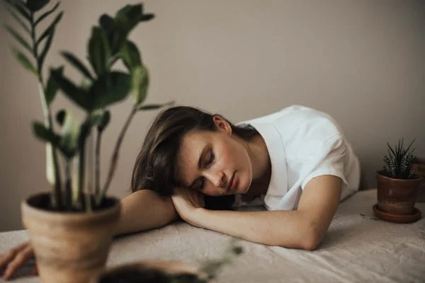 Vaak moe? 3 oorzaken uitgelegd + 8 tips